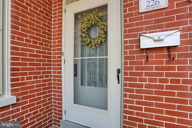 226 W Main St, New Holland, PA 17557 - photo 4