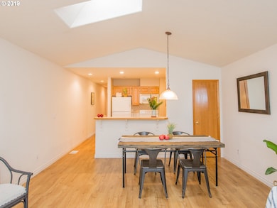 510 NE Lawrence Ave, Portland, OR 97232 - photo 3