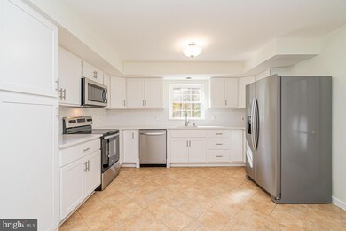 12126 Stirrup Rd, Reston, VA 20191 - photo 5