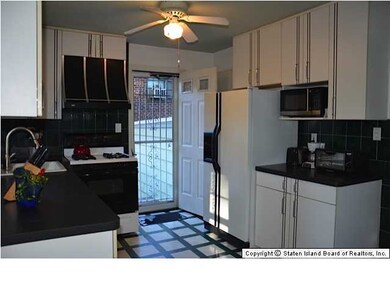 18 Coughlan Ave, Staten Island, NY 10310 - photo 3