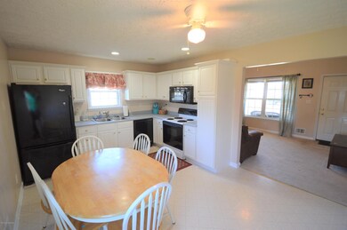 447 Forest Ridge Dr, Mount Washington, KY 40047 - photo 2