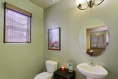 Guest 1/2 bath