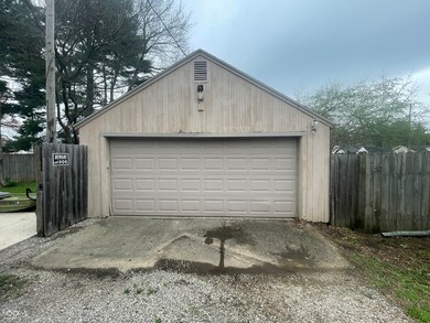 1527 Ravenswood Dr, Columbus, IN 47201 - photo 5