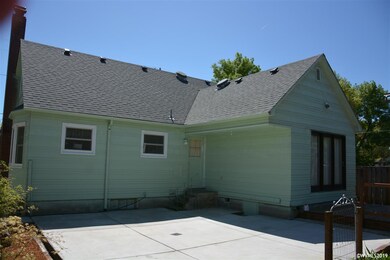 1037 8th Ave SW, Albany, OR 97321 - photo 2