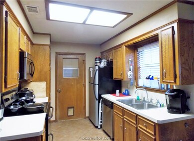 1713 Laura Ln unit CS, College Station, TX 77840 - photo 5