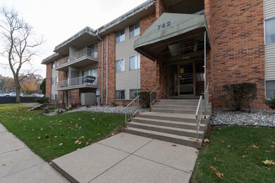 742 W Kilgore-02