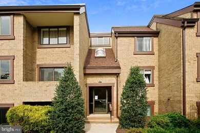 1663 Parkcrest Cir unit 100, Reston, VA 20190 - photo 2
