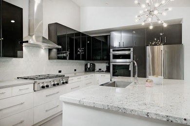 6851EParadisePkwy011