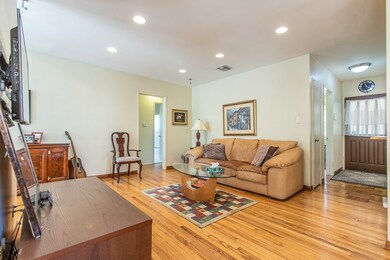 4636 Santa Lucia Dr, Woodland Hills, CA 91364 - photo 5