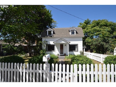 1008 June St, Hood River, OR 97031 - photo 5