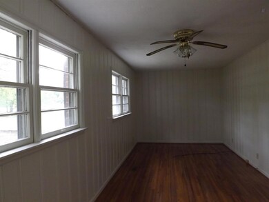 914 Mcarthur St, Manchester, TN 37355 - photo 5