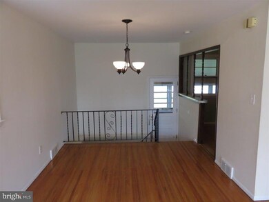 208 Edgewood Ln, Brookhaven, PA 19015 - photo 5