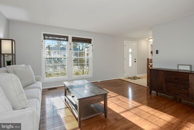 12628 Magna Carta Rd, Herndon, VA 20171 - photo 6