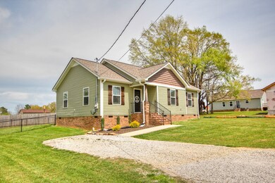 703 Oak Dr, Manchester, TN 37355 - photo 2