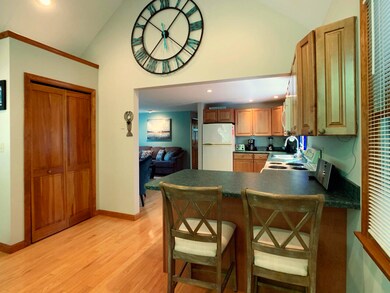 Breakfast Bar/Kitchen