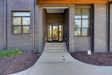 33-782 Riverfront Pkwy 313-33