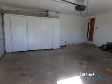 Garage (Interior).