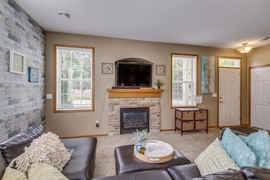 10808 Hawthorn Trail unit A, Woodbury, MN 55129 - photo 6