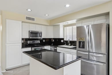 14-web-or-mls-N 38th St-0805-014