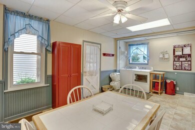 17 W Locust St, Mechanicsburg, PA 17055 - photo 5