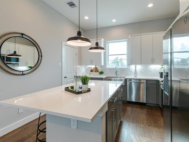 622 E Janisch Rd unit E, Houston, TX 77022 - photo 2