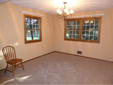 UNDERSTATED ELEGANCE Wonderful formal dining just 