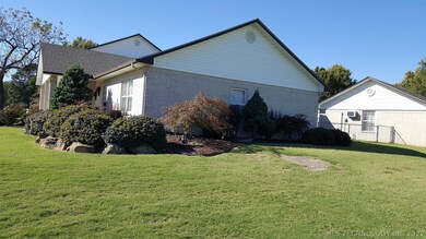 102 Janeway Dr, Eufaula, OK 74432 - photo 2
