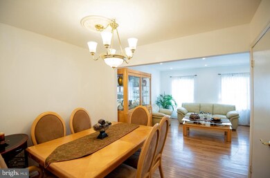 3010 Hickory Grove Ct, Fairfax, VA 22031 - photo 5