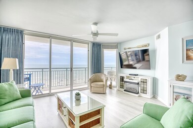 Living room featuring a water view, ceiling fan, l
