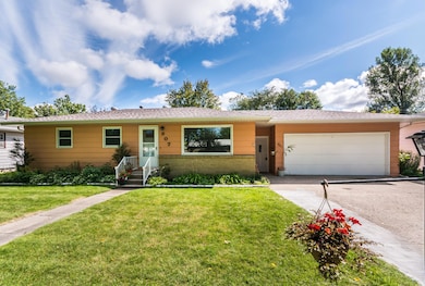 907 S 19th St, Grand Forks, ND 58201 - photo 3