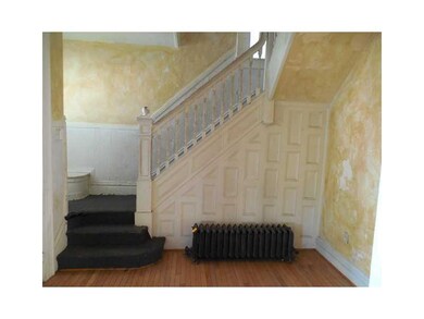 Entry/Foyer.