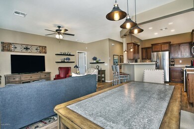 6672 W Mockingbird Way-large-007-011-Liv