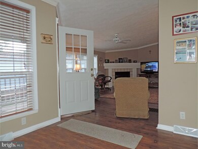 207 Hemlock Dr, Doylestown, PA 18901 - photo 5