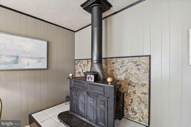 1006 Plover Dr, Halethorpe, MD 21227 - photo 4