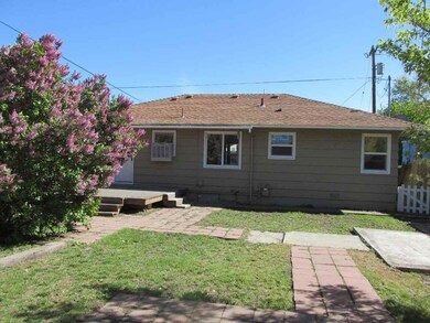 2225 Applegate Ave, Klamath Falls, OR 97601 - photo 2