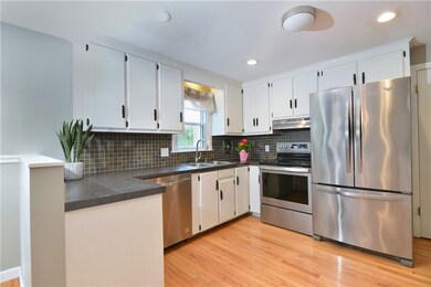 42 Tomahawk Ct, Warwick, RI 02886 - photo 3