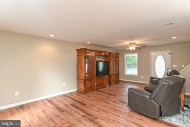 27 1st St, Colonial Beach, VA 22443 - photo 5