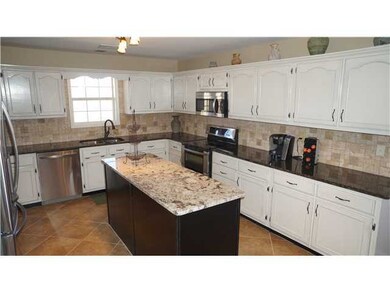 HUGE Kitchen With Island~Matching Stainless Steel 