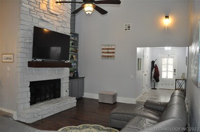 2313 W Edgewater St, Broken Arrow, OK 74012 - photo 3