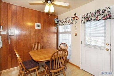 Cozy Dining Area*Lots of Possibilities to Add A Ba