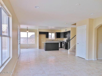 1028 W Myrna_kitchen