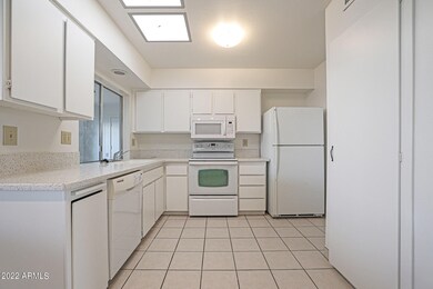 14026 N Newcastle Dr unit 244, Sun City, AZ 85351 - photo 3