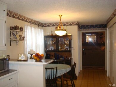 1449 Colgate Dr, Bethlehem, PA 18017 - photo 5