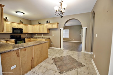 Kitchen and breakfast area1
