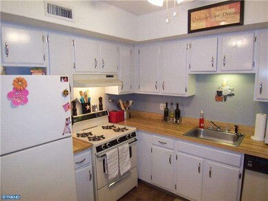 7124 Hilltop Dr unit 5, Brookhaven, PA 19015 - photo 4