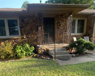 1113 E 6th St, Cushing, OK 74023 - photo 4