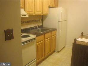 A7 Avon Dr, East Windsor, NJ 08520 - photo 5