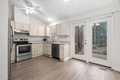 5-web-or-mls-117-abercrombie-rd