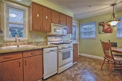 Small eat-it kitchen area.