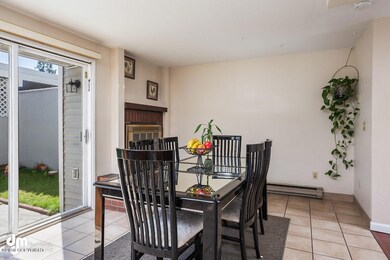 Eat-In Kitchen